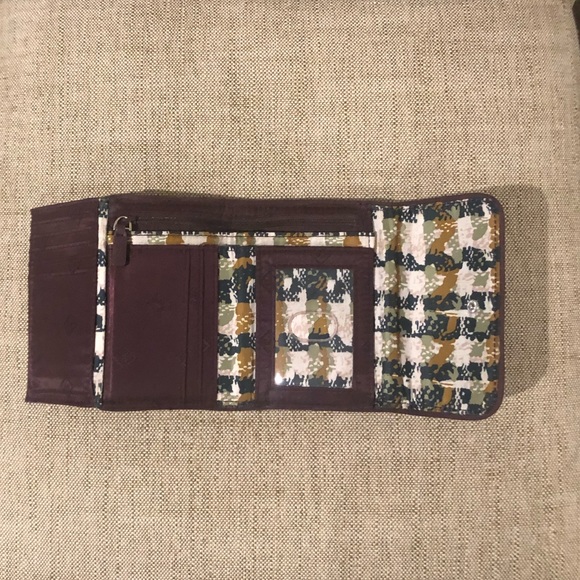 Vera Bradley quilted multicolored paisley compact wallet - Picture 5 of 7